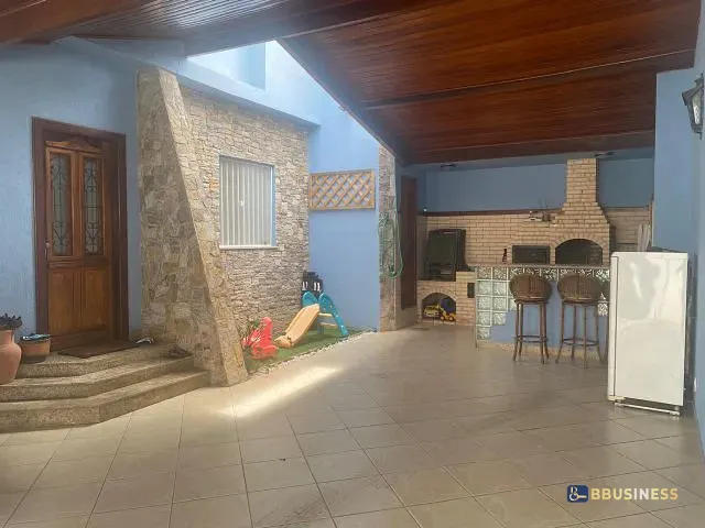 Casa com 180m² 4 quartos e 3 banheiros, à venda, no bairro Centro em Campos dos Goytacazes
