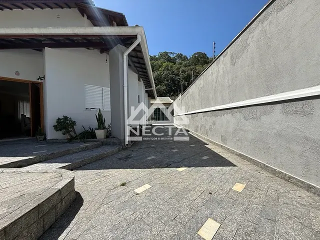 Casa com 100m² 3 quartos e 3 banheiros, à venda, no bairro Cocanha em Caraguatatuba