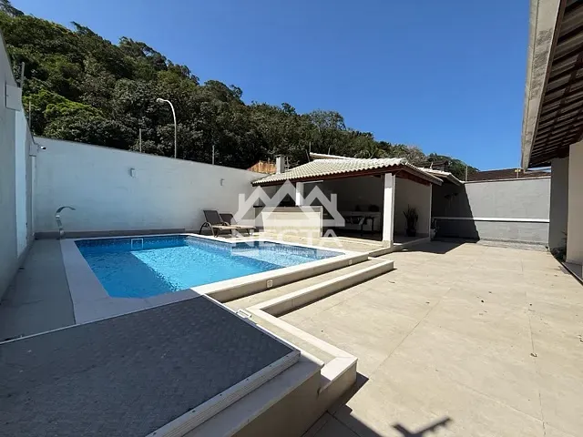 Casa com 100m² 3 quartos e 3 banheiros, à venda, no bairro Cocanha em Caraguatatuba