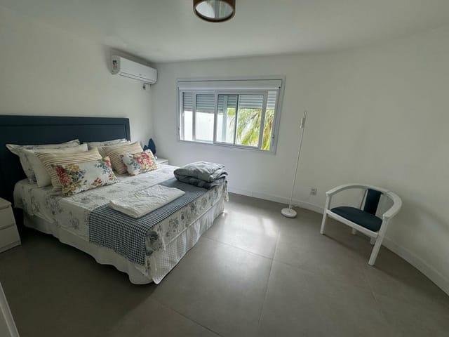 Casa com 390m² 3 quartos e 3 banheiros, à venda, no bairro Cassino em Rio Grande