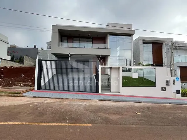 Casa 3 quartos e 4 banheiros, à venda, no bairro Jardim Europa em Chapecó