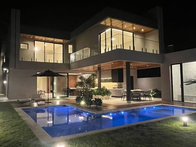 Casa com 600m² 5 quartos e 6 banheiros, à venda, no bairro Urbanova em São José dos Campos