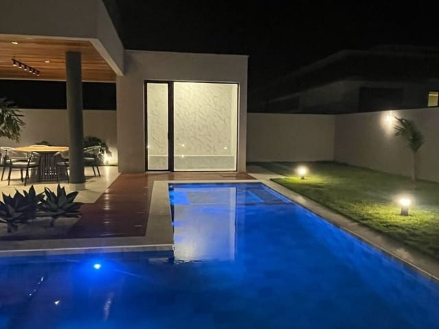 Casa com 600m² 5 quartos e 6 banheiros, à venda, no bairro Urbanova em São José dos Campos