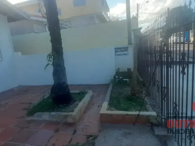 Casa com 275m² 2 quartos e 1 banheiro, à venda, no bairro Xaxim em Curitiba