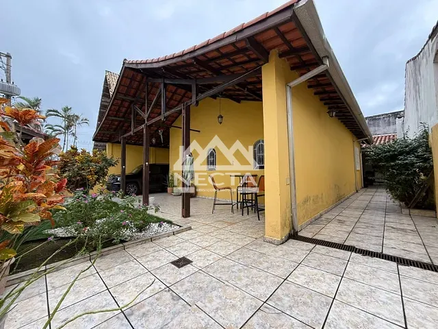 Casa com 266m² 3 quartos e 2 banheiros, à venda, no bairro Praia das Palmeiras em Caraguatatuba
