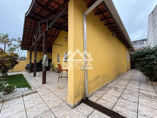 Casa com 266m² 3 quartos e 2 banheiros, à venda, no bairro Praia das Palmeiras em Caraguatatuba
