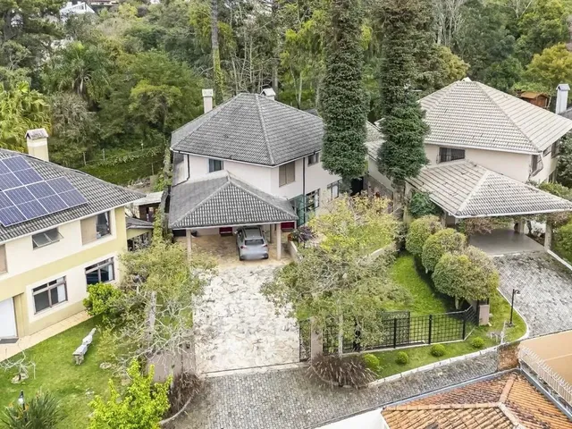 Casa com 735m² 4 quartos e 2 banheiros, à venda, no bairro Campo Comprido em Curitiba