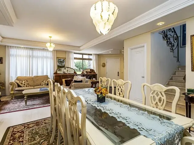 Casa com 735m² 4 quartos e 2 banheiros, à venda, no bairro Campo Comprido em Curitiba