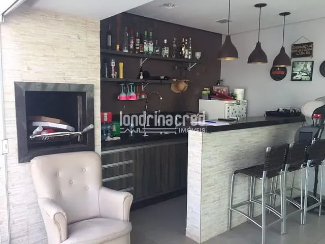 Casa com 250m², à venda, no bairro Jardim Colúmbia D em Londrina