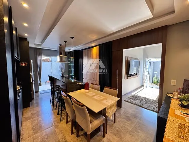 Casa com 270m² 4 quartos e 2 banheiros, à venda, no bairro Boqueirão em Guarapuava