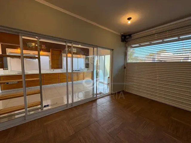 Casa 2 quartos e 3 banheiros, à venda ou para alugar, no bairro Flor D'Aldeia em Holambra