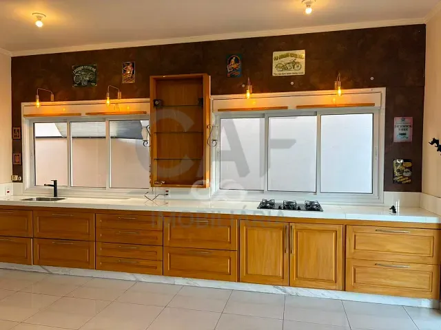 Casa 2 quartos e 3 banheiros, à venda ou para alugar, no bairro Flor D'Aldeia em Holambra