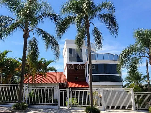 Casa com 398m² 4 quartos e 6 banheiros, à venda, no bairro Presidente Médici em Chapecó