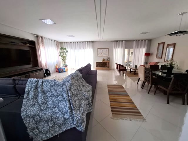 Casa com 358m² 4 quartos e 3 banheiros, à venda, no bairro Urbanova em São José dos Campos