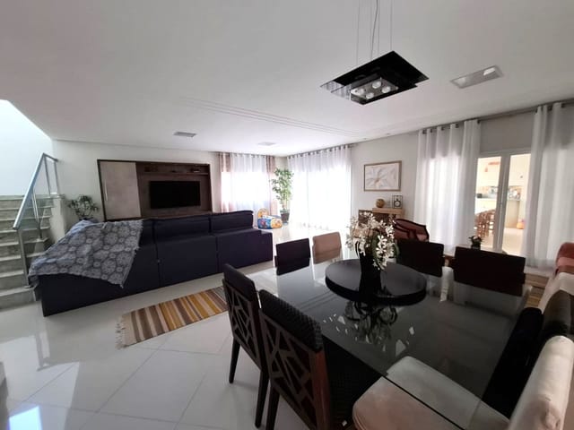 Casa com 358m² 4 quartos e 3 banheiros, à venda, no bairro Urbanova em São José dos Campos