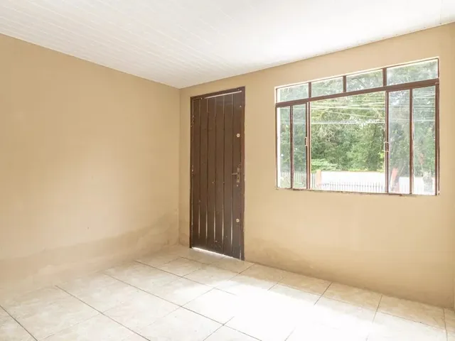 Casa com 200m² 2 quartos e 1 banheiro, para alugar, no bairro Butiatuvinha em Curitiba