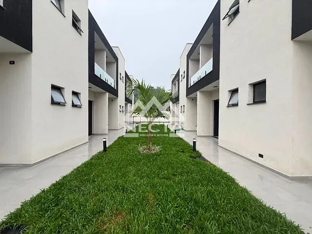 Casa com 98m² 2 quartos e 2 banheiros, à venda, no bairro Capricórnio II em Caraguatatuba