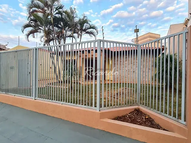 Casa com 600m² 3 quartos e 3 banheiros, à venda, no bairro Vila São João em Arapongas