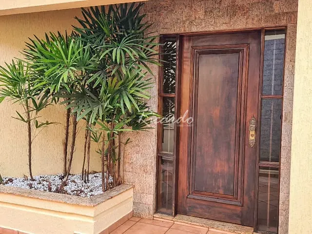 Casa com 600m² 3 quartos e 3 banheiros, à venda, no bairro Vila São João em Arapongas