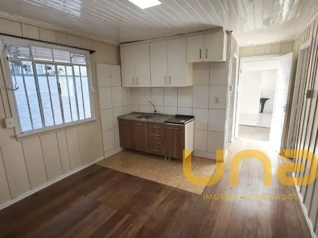 Casa 3 quartos e 1 banheiro, para alugar, no bairro CAPAO RASO em Curitiba