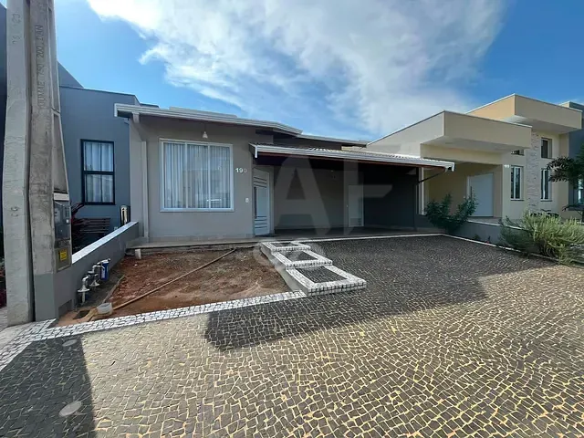 Casa 2 quartos e 3 banheiros, à venda ou para alugar, no bairro Vila Jorge Zambon em Jaguariúna