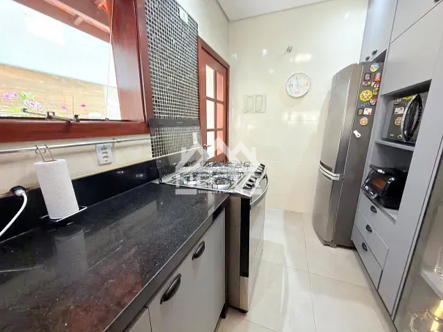 Casa com 100m² 3 quartos e 2 banheiros, à venda, no bairro Canto do Mar em São Sebastião