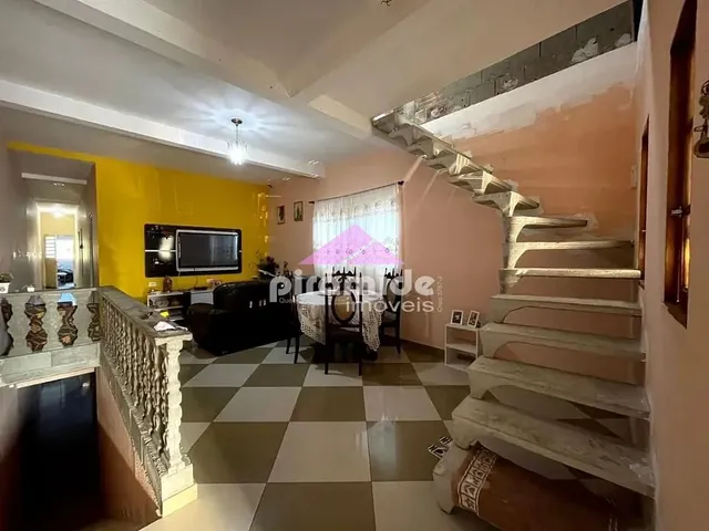 Casa com 145m² 4 quartos e 4 banheiros, à venda, no bairro Parque Santo Antônio em Jacareí