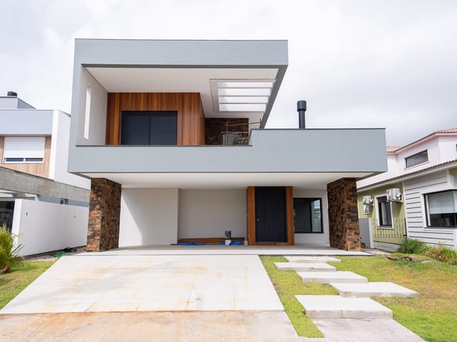 Casa 4 quartos e 2 banheiros, à venda, no bairro Laranjal em Pelotas