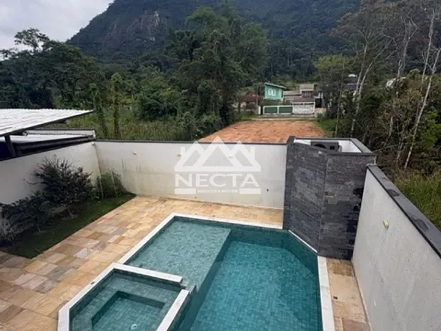 Casa com 384m² 4 quartos e 4 banheiros, à venda, no bairro Verde Mar II em Caraguatatuba