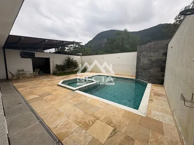 Casa com 384m² 4 quartos e 4 banheiros, à venda, no bairro Verde Mar II em Caraguatatuba