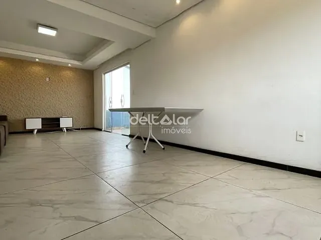 Casa com 150m² 3 quartos e 2 banheiros, para alugar, no bairro Jaqueline em Belo Horizonte