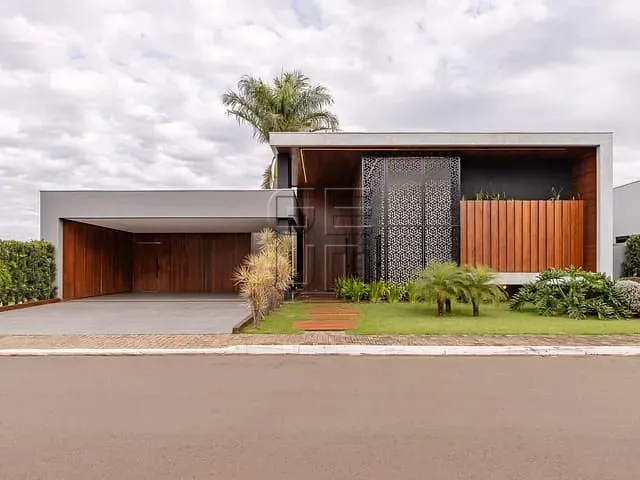 Casa com 780m² 3 quartos e 5 banheiros, à venda, no bairro Jardim Tarobá em Cambé