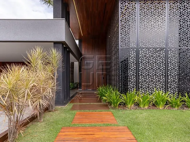 Casa com 780m² 3 quartos e 5 banheiros, à venda, no bairro Jardim Tarobá em Cambé