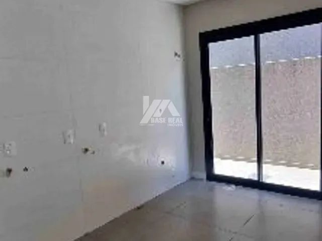 Casa 3 quartos e 4 banheiros, à venda, no bairro Jardim Carvalho em Ponta Grossa