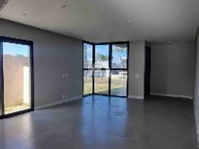Casa 3 quartos e 4 banheiros, à venda, no bairro Jardim Carvalho em Ponta Grossa