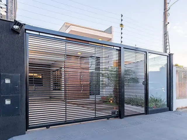 Casa com 180m² 3 quartos e 2 banheiros, à venda, no bairro Califórnia em Londrina