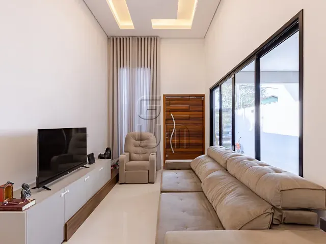 Casa com 180m² 3 quartos e 2 banheiros, à venda, no bairro Califórnia em Londrina