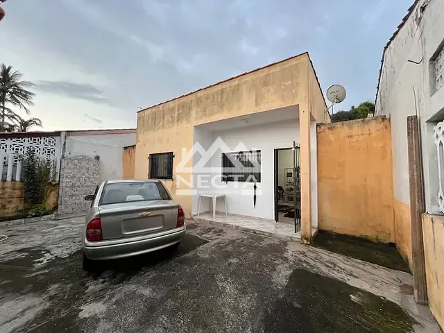 Casa com 250m² 2 quartos e 1 banheiro, à venda, no bairro Praia das Palmeiras em Caraguatatuba