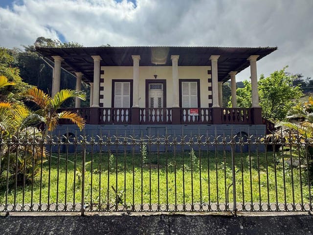 Casa com 350m² 4 quartos e 2 banheiros, para alugar, no bairro Alto da Serra em Petrópolis