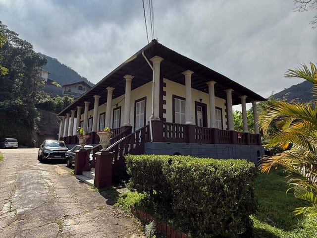 Casa com 350m² 4 quartos e 2 banheiros, para alugar, no bairro Alto da Serra em Petrópolis