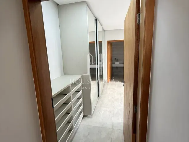 Casa 3 quartos e 5 banheiros, à venda, no bairro Jardins Porto em Senador Canedo