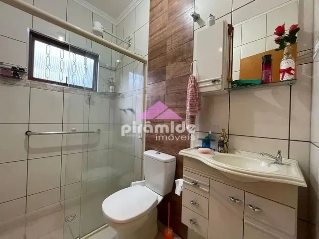 Casa com 300m² 3 quartos e 2 banheiros, à venda, no bairro Parque Novo Horizonte em São José Dos Campos