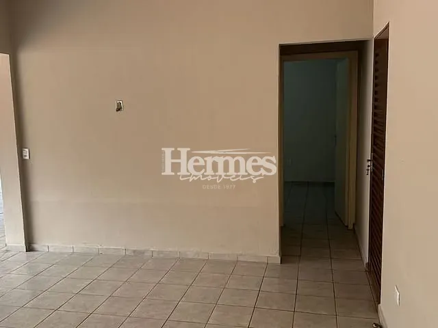 Casa com 250m² 3 quartos e 2 banheiros, para alugar, no bairro Santa Terezinha em Paulínia