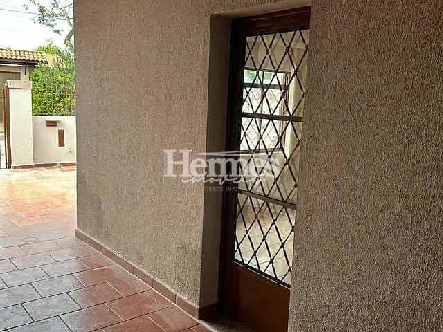 Casa com 250m² 3 quartos e 2 banheiros, para alugar, no bairro Santa Terezinha em Paulínia