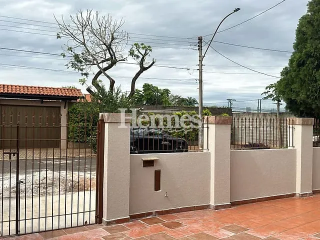 Casa com 250m² 3 quartos e 2 banheiros, para alugar, no bairro Santa Terezinha em Paulínia