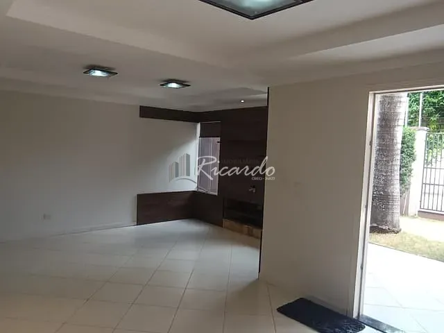 Casa com 180m² 3 quartos e 2 banheiros, à venda, no bairro Jardim Vale das Perobas II em Arapongas