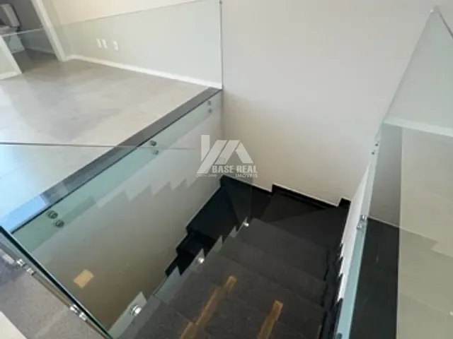 Casa 3 quartos e 4 banheiros, à venda, no bairro Orfãs em Ponta Grossa