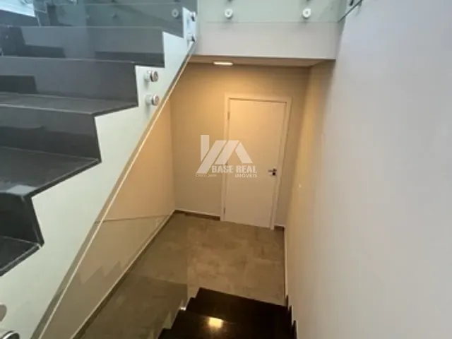Casa 3 quartos e 4 banheiros, à venda, no bairro Orfãs em Ponta Grossa