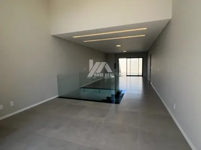 Casa 3 quartos e 4 banheiros, à venda, no bairro Orfãs em Ponta Grossa