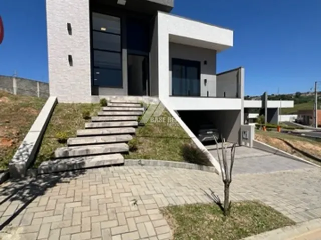 Casa 3 quartos e 4 banheiros, à venda, no bairro Orfãs em Ponta Grossa